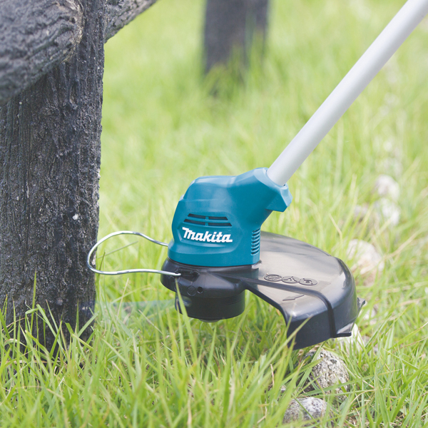 Триммер аккумуляторный Makita UR 100 DWAEX 2 х 2,0 Ач (UR100DWAEX)